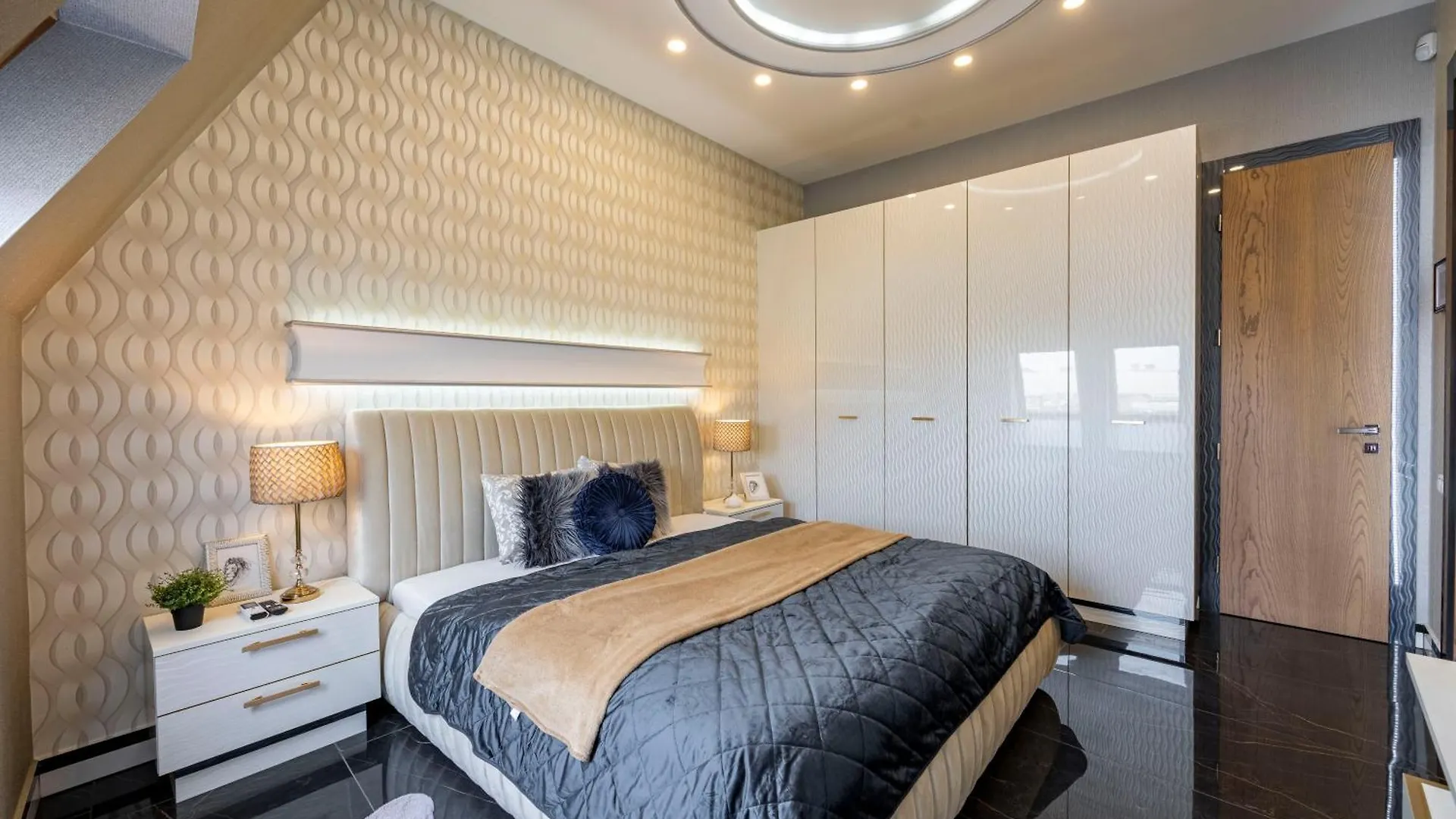 Luxury Royal Central Apartment By Prestige Homes 부다페스트 0*,  헝가리